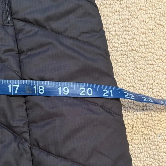 Icebreaker Women's Black Quilted Puffer Coat - Picture 7 of 9